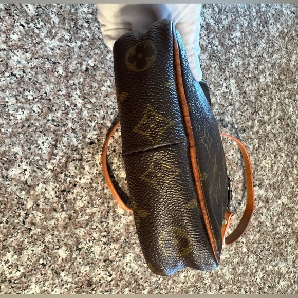 Louis Vuitton
Monogram Mini Danube vintage Crossbody bag - Picture 4 of 15